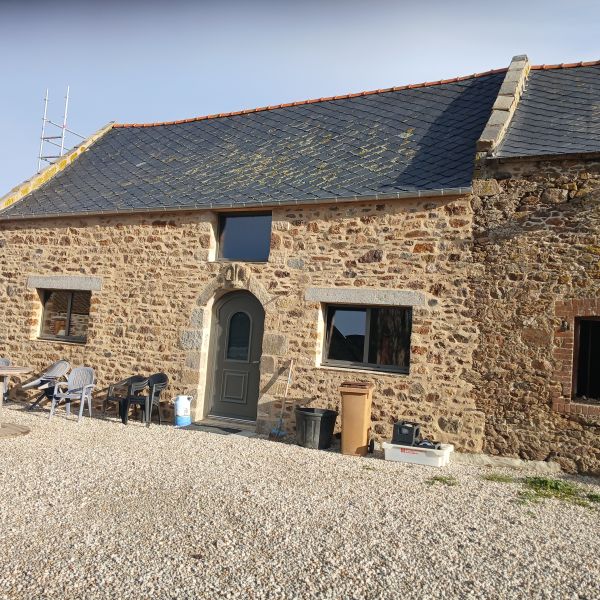 Rénovation de bâtiments — Murs et façades, pierres anciennes, structures en pierre.
