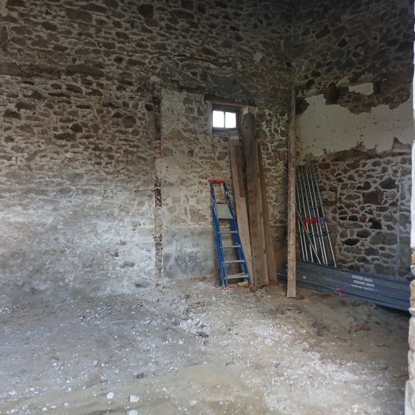 Construction de murs — Murs porteurs, cloisons, fondations, finitions.